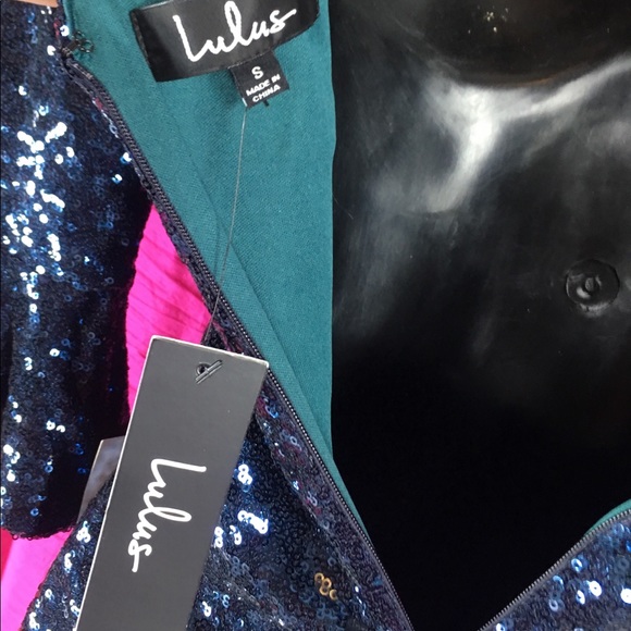 Lulus dark blue Sequin dress w/flounce sleeves NWT - Picture 4 of 7